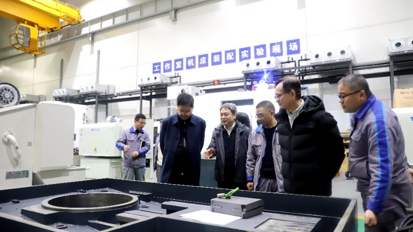 “重庆智能制造装备技术路径与发展战略研究”项目组前往九游（jiuyou）官方网站集团调研